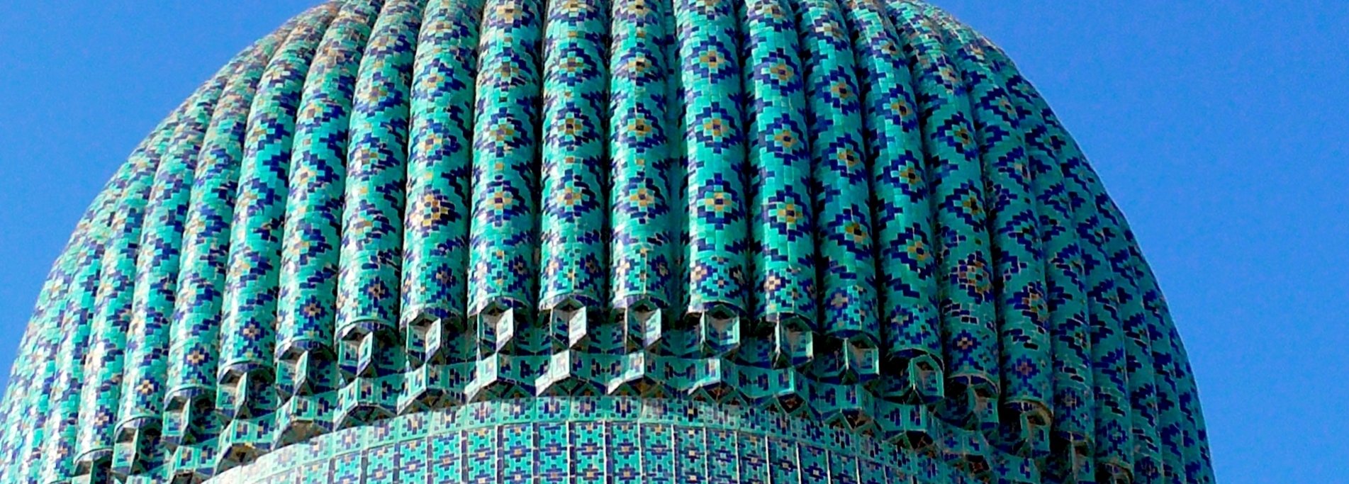 Blauer Himmel über den Kuppeln von Samarkand