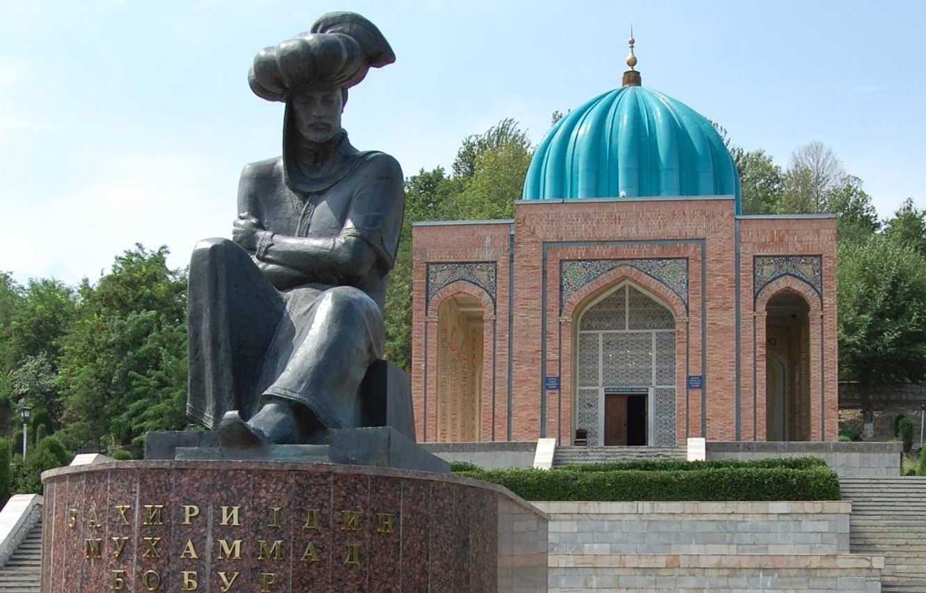 Panoramablick auf Andijon im Ferghanatal, Usbekistan, mit traditioneller Architektur