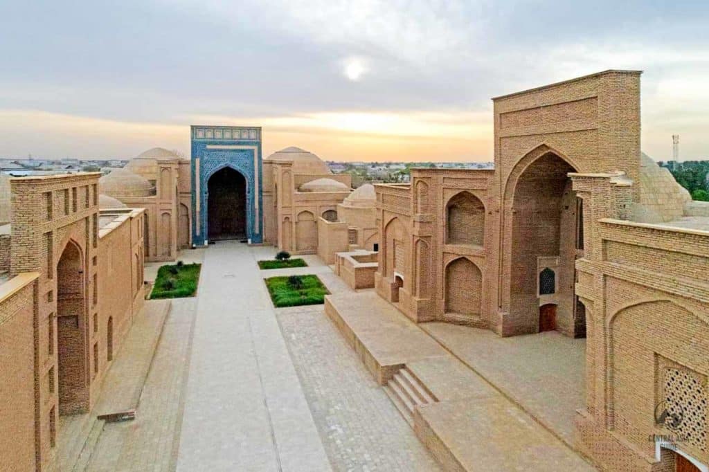 Überreste von Fayaz Tepe und buddhistische Skulpturen in Termez, Usbekistan