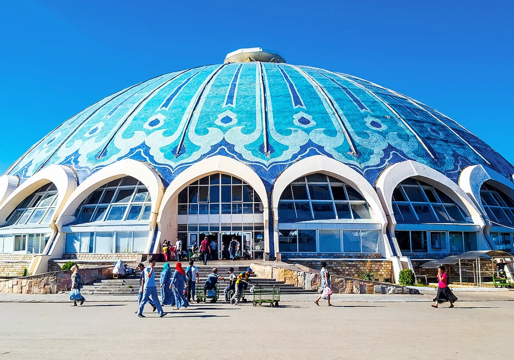 Basar Chorsu mit blauen Kuppeln in Taschkent